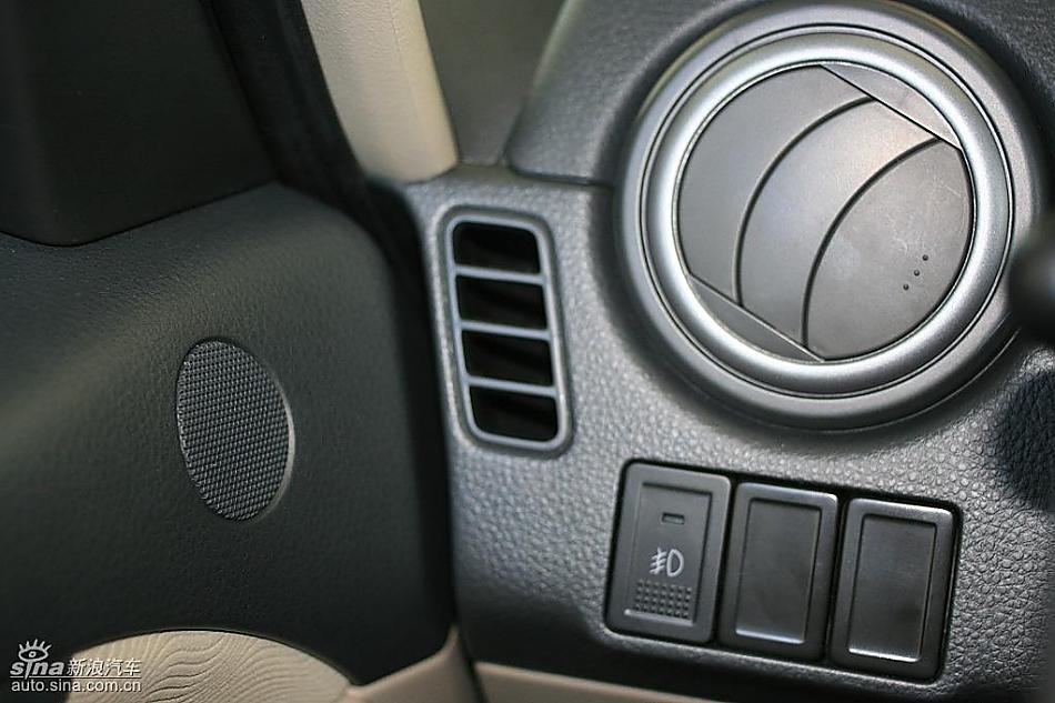 长安铃木天语SX4两厢版实拍