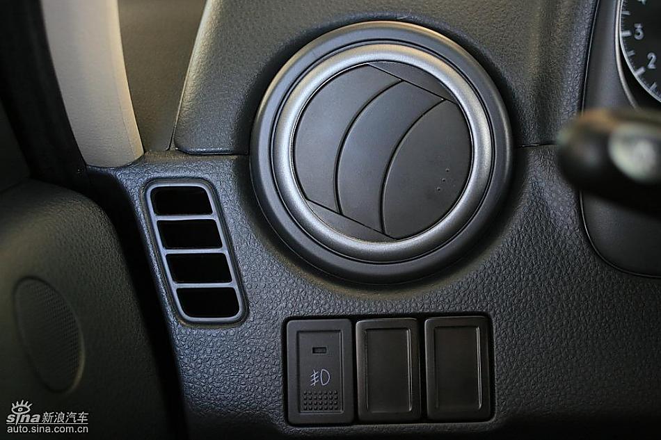 长安铃木天语SX4两厢版实拍