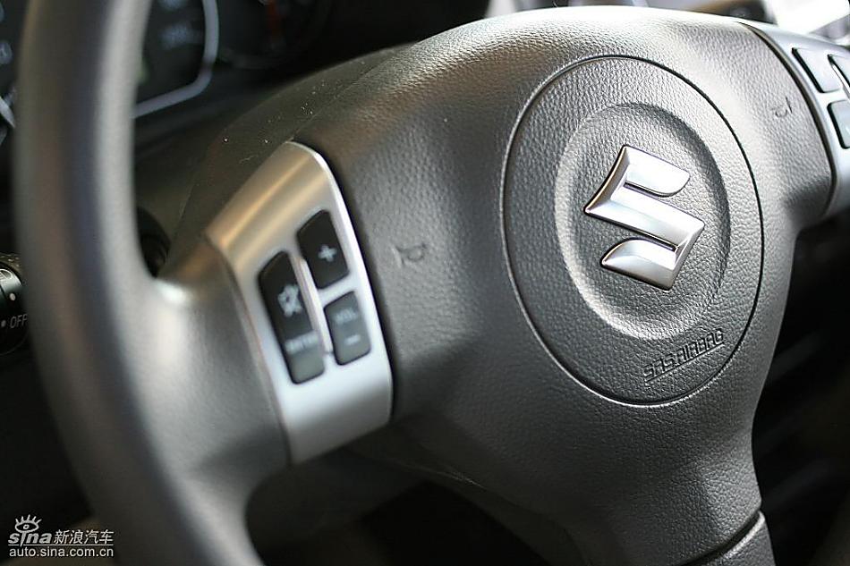 长安铃木天语SX4两厢版实拍