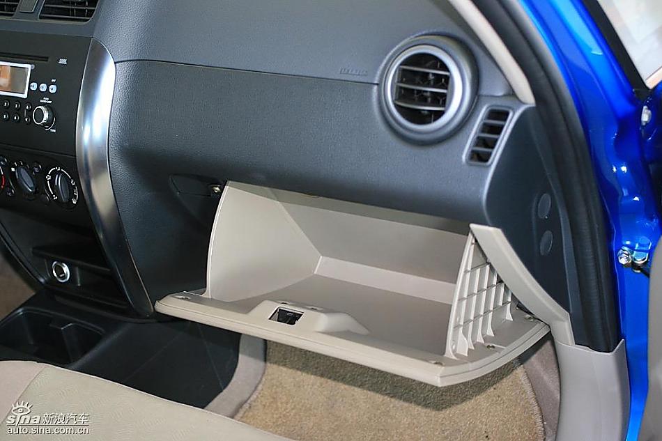 长安铃木天语SX4两厢版实拍