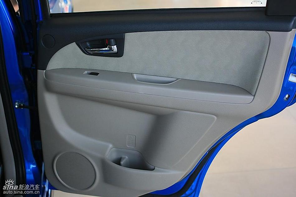 长安铃木天语SX4两厢版实拍