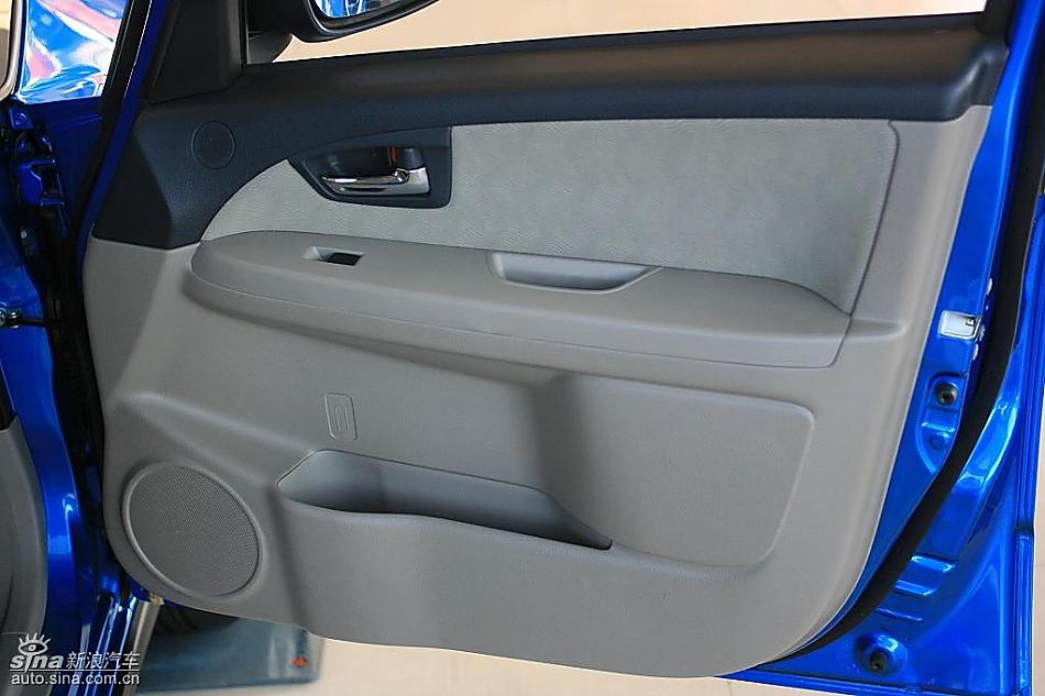 长安铃木天语SX4两厢版实拍