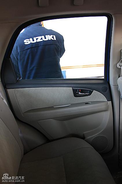 长安铃木天语SX4两厢版实拍