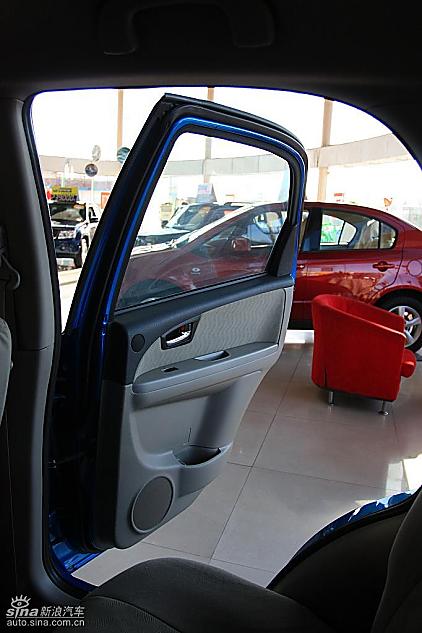 长安铃木天语SX4两厢版实拍