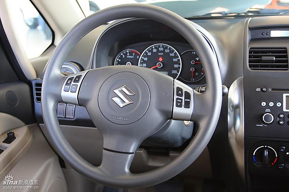 长安铃木天语SX4两厢版实拍