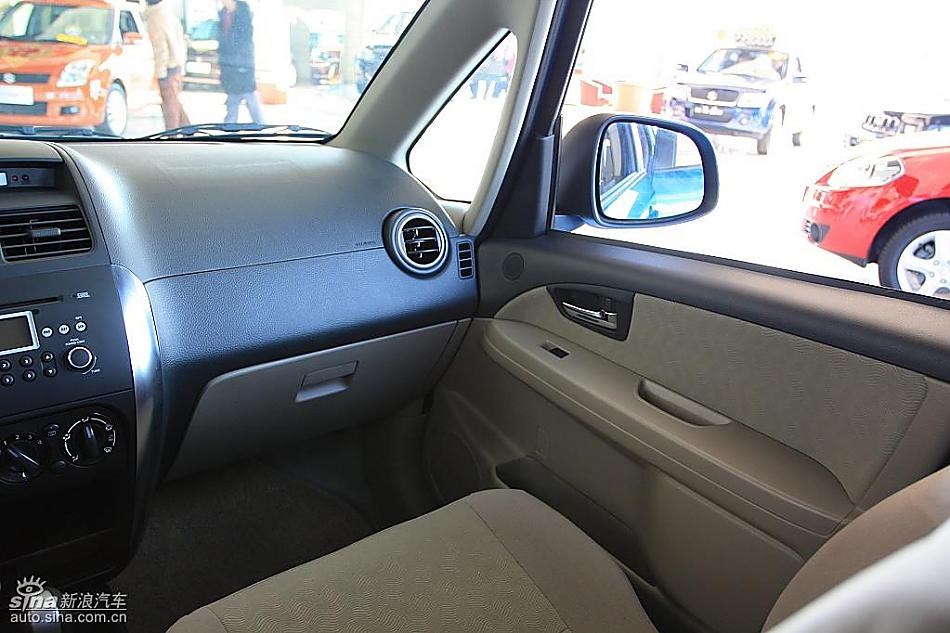 长安铃木天语SX4两厢版实拍