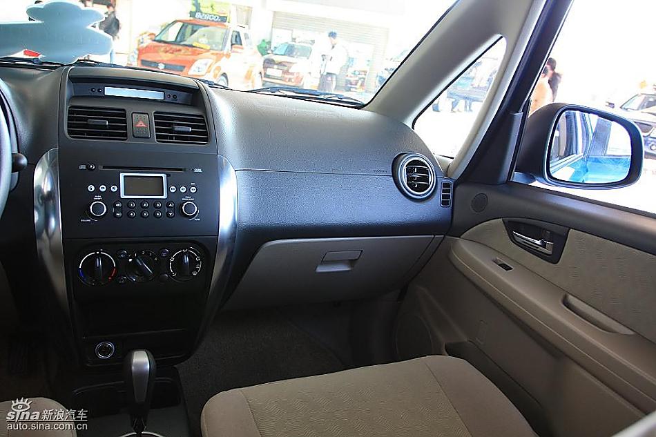 长安铃木天语SX4两厢版实拍