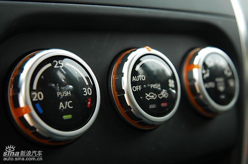 两厢天语SX4内饰