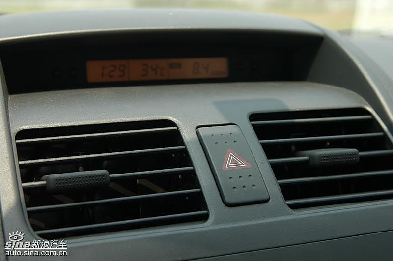 两厢天语SX4内饰