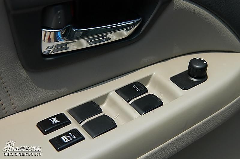 两厢天语SX4内饰