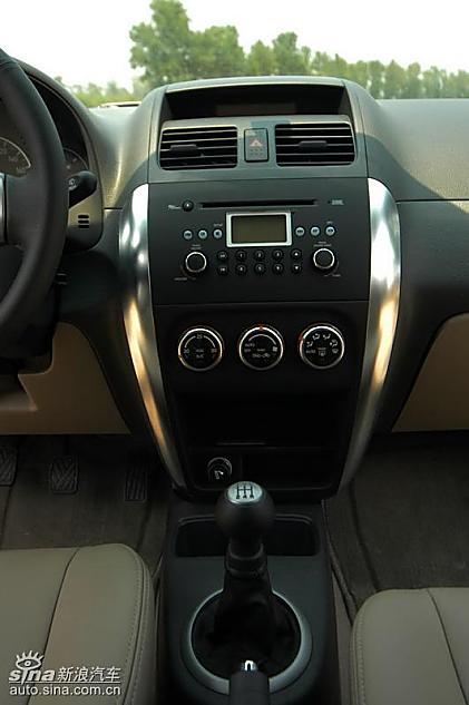 两厢天语SX4内饰