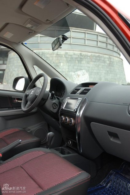 长安铃木全新天语SX4内饰实拍图