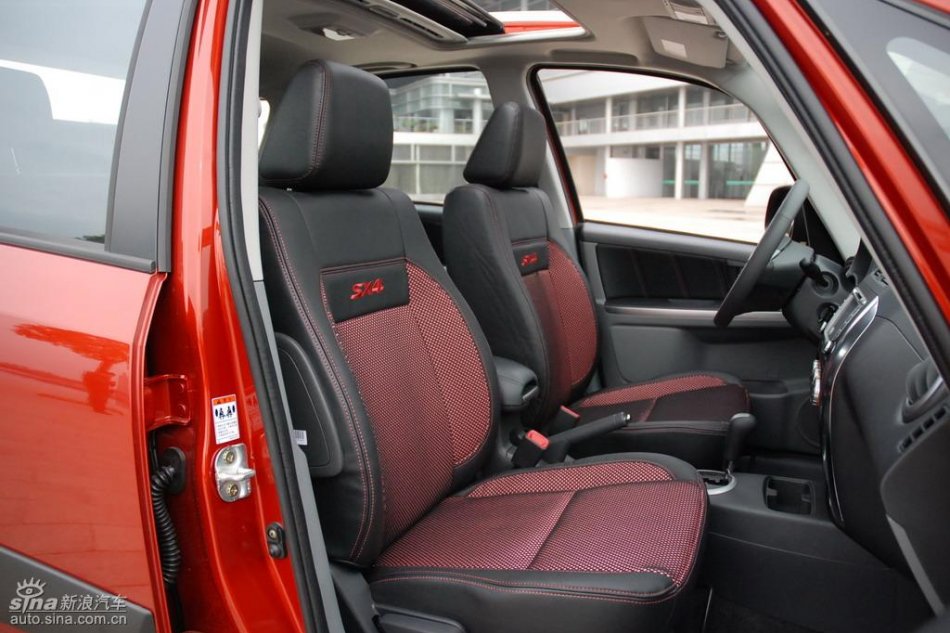 长安铃木全新天语SX4内饰实拍图