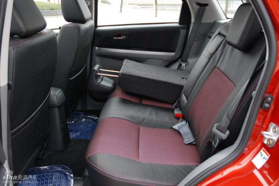 长安铃木全新天语SX4内饰实拍图
