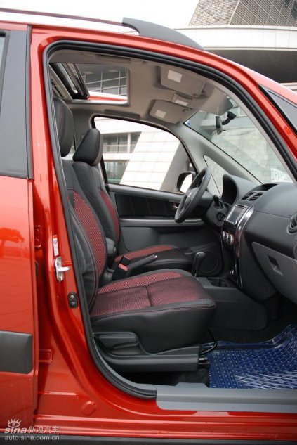 长安铃木全新天语SX4内饰实拍图