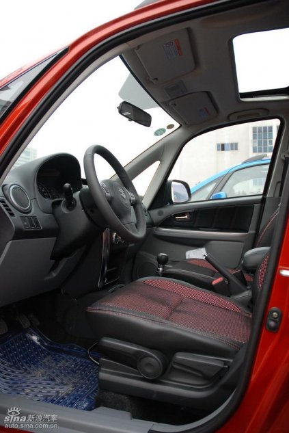 长安铃木全新天语SX4内饰实拍图