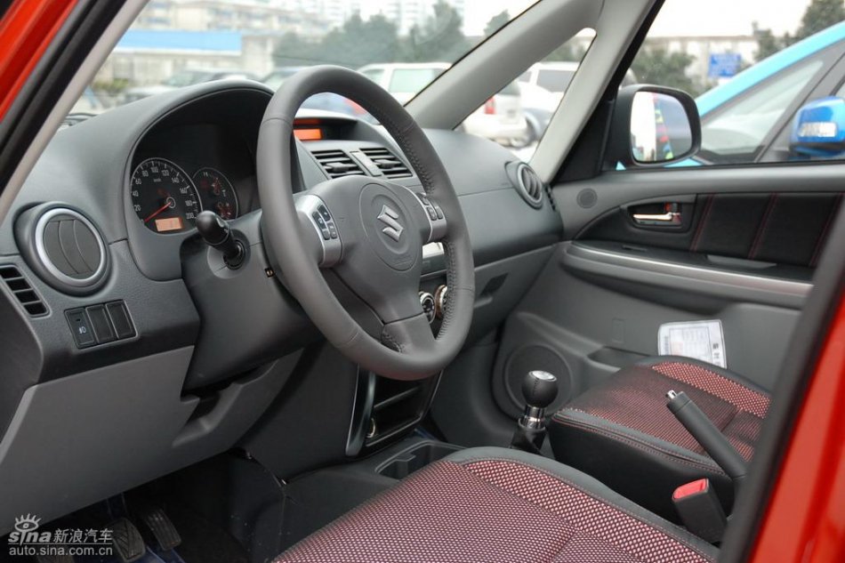 长安铃木全新天语SX4内饰实拍图