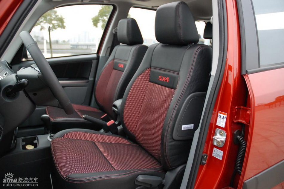 长安铃木全新天语SX4内饰实拍图