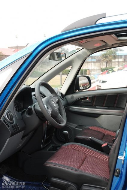 长安铃木全新天语SX4内饰实拍图