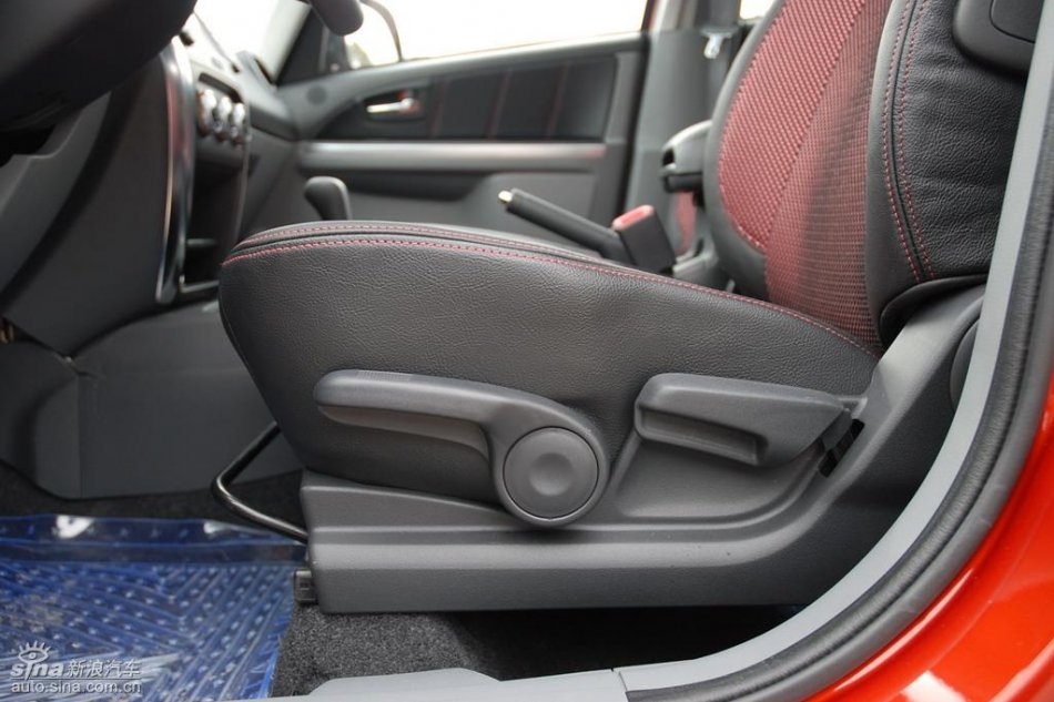 长安铃木全新天语SX4内饰实拍图
