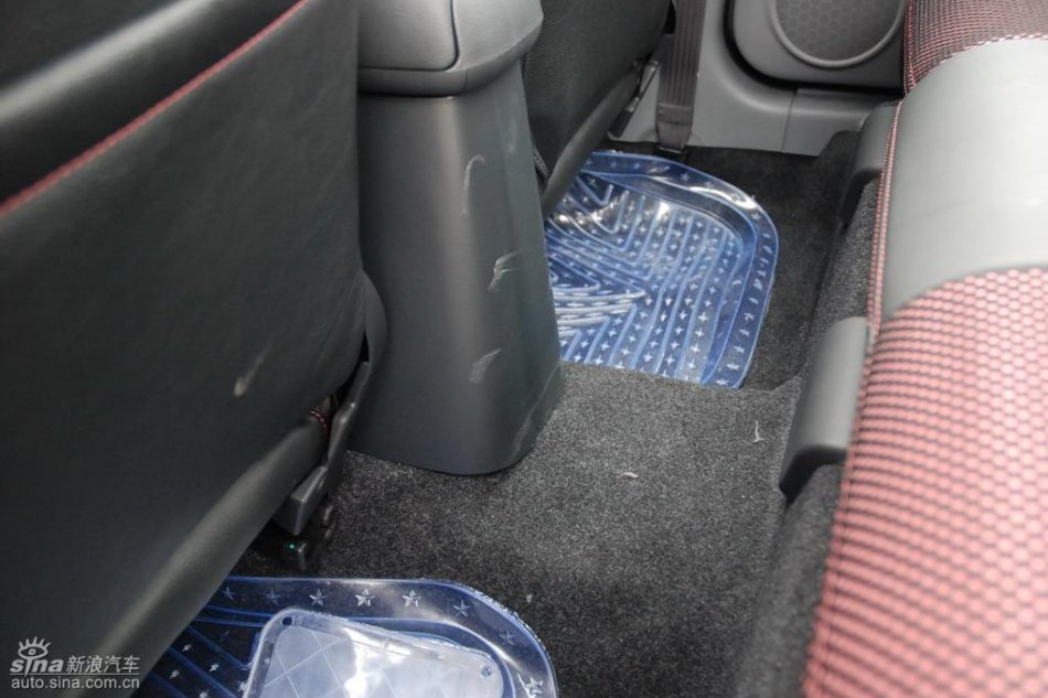 长安铃木全新天语SX4内饰实拍图
