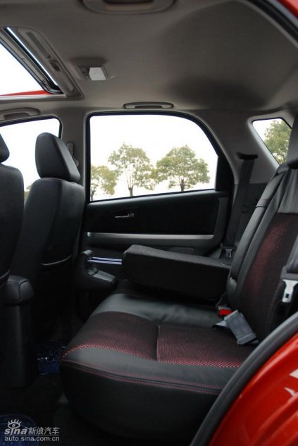 长安铃木全新天语SX4内饰实拍图