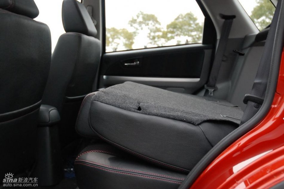 长安铃木全新天语SX4内饰实拍图