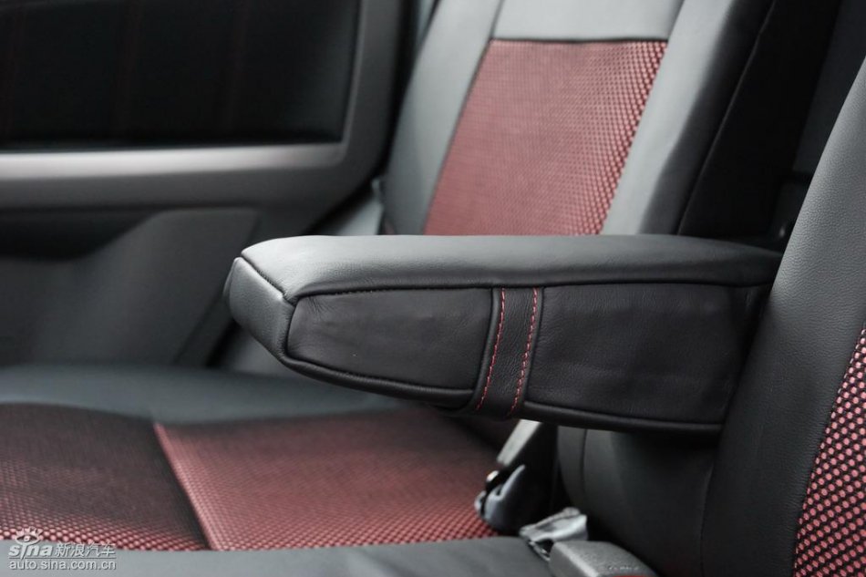 长安铃木全新天语SX4内饰实拍图