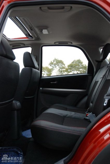 长安铃木全新天语SX4内饰实拍图