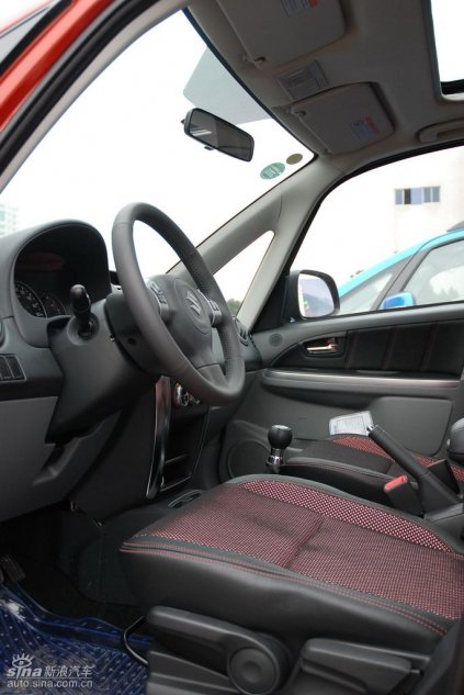 长安铃木全新天语SX4内饰实拍图