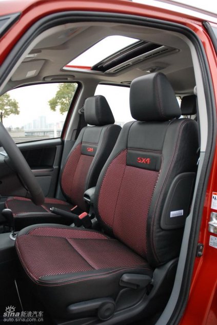 长安铃木全新天语SX4内饰实拍图