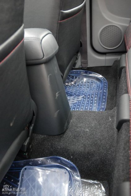 长安铃木全新天语SX4内饰实拍图