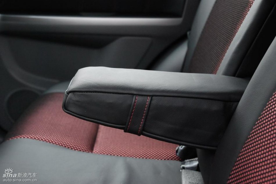 长安铃木全新天语SX4内饰实拍图