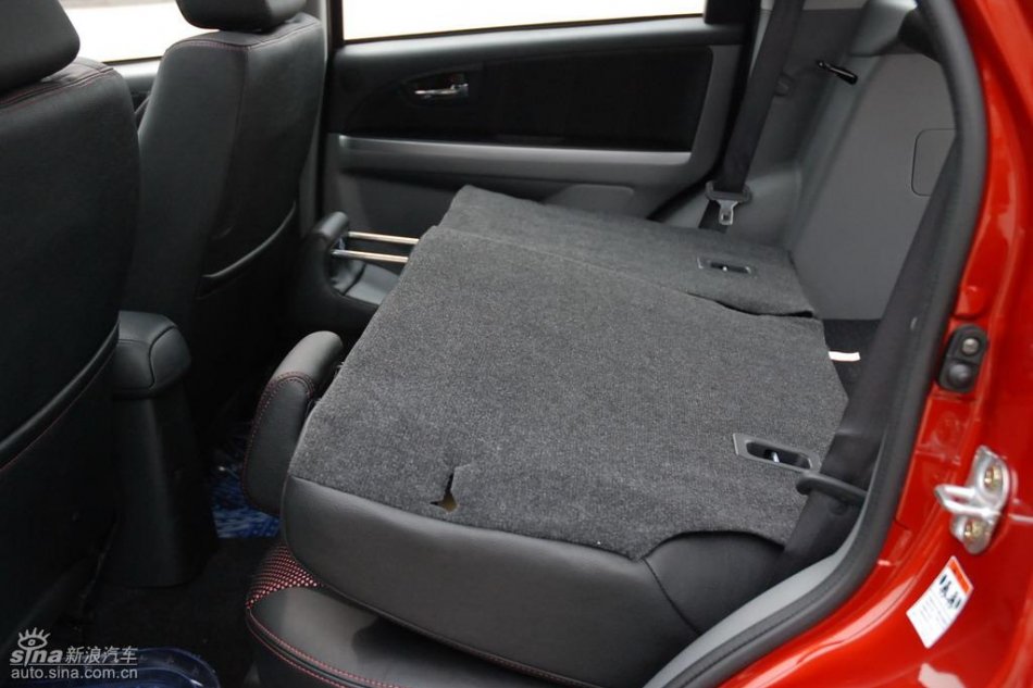 长安铃木全新天语SX4内饰实拍图