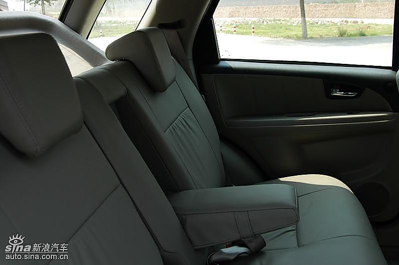 两厢天语SX4内饰