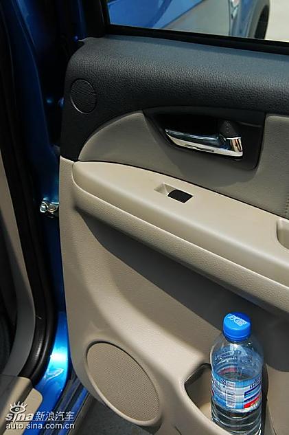 两厢天语SX4内饰