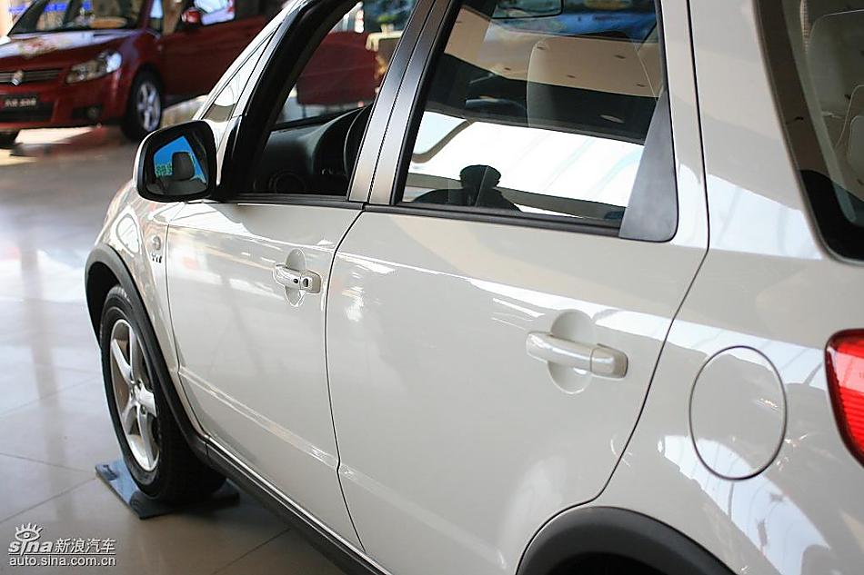 长安铃木天语SX4两厢版实拍