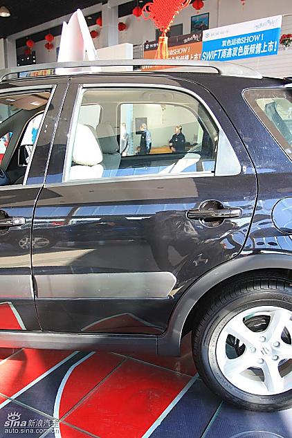 长安铃木天语SX4两厢版实拍