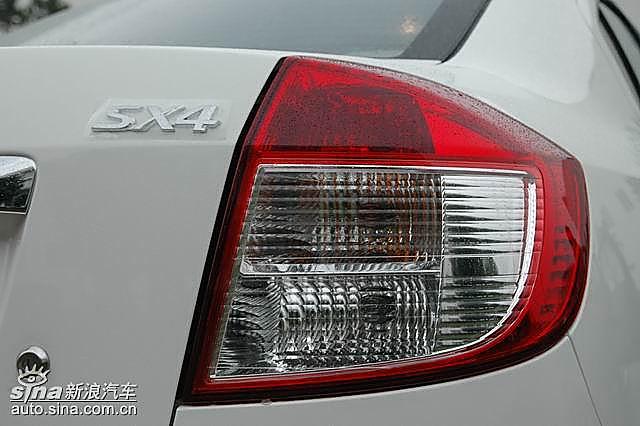 天语SX4尾灯