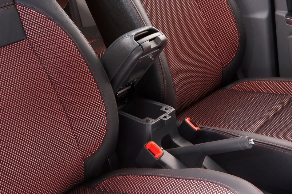 新天语两厢内饰