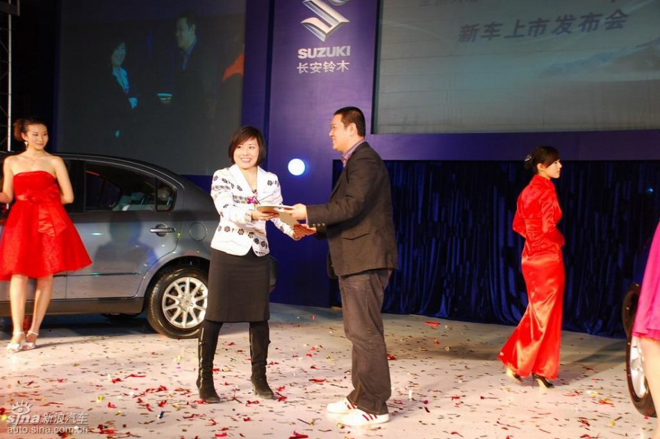 北京地区第一位新天语车主领取钥匙