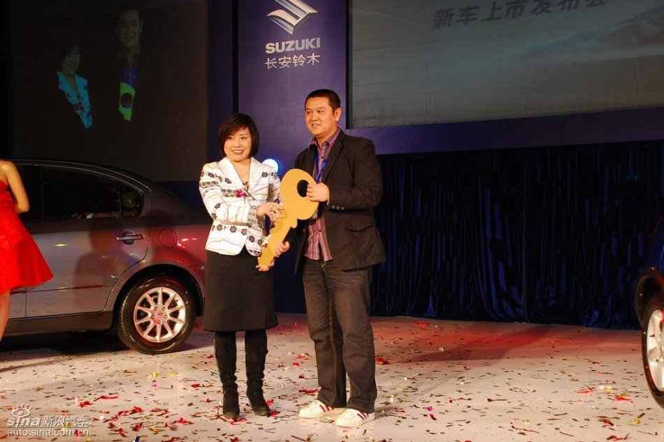 北京地区第一位新天语车主领取钥匙