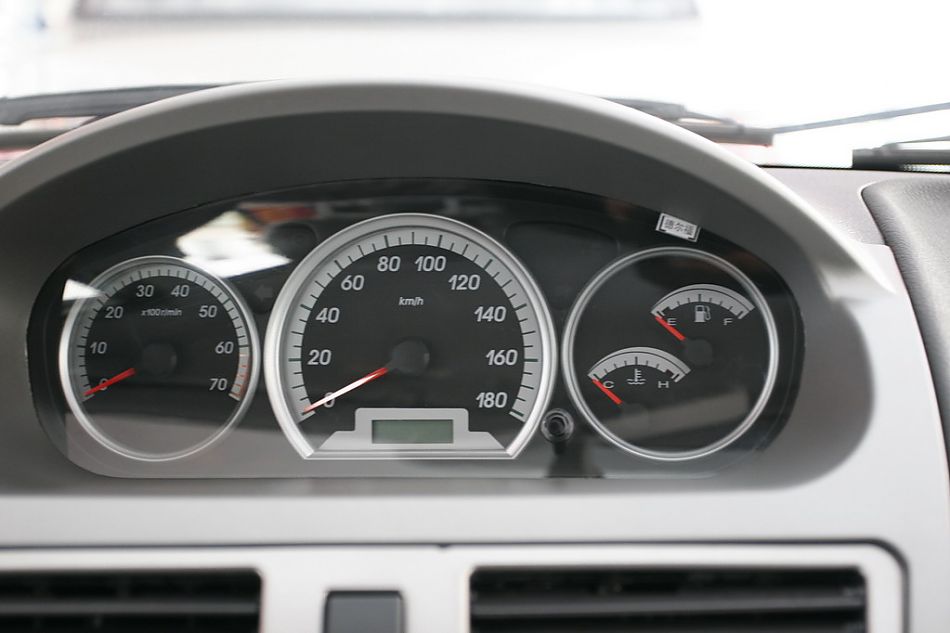 天津一汽两厢威志仪表盘