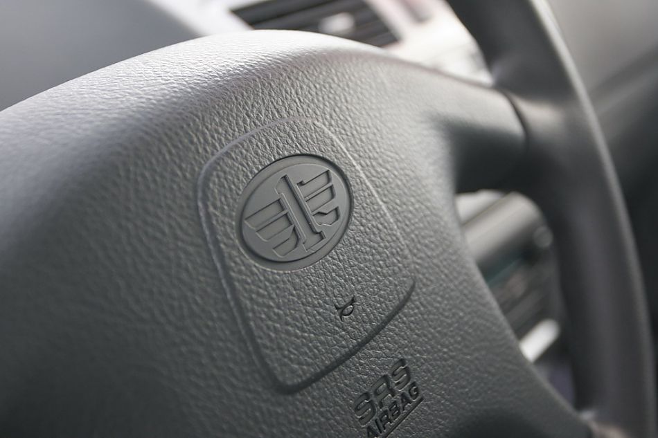 天津一汽两厢威志方向盘