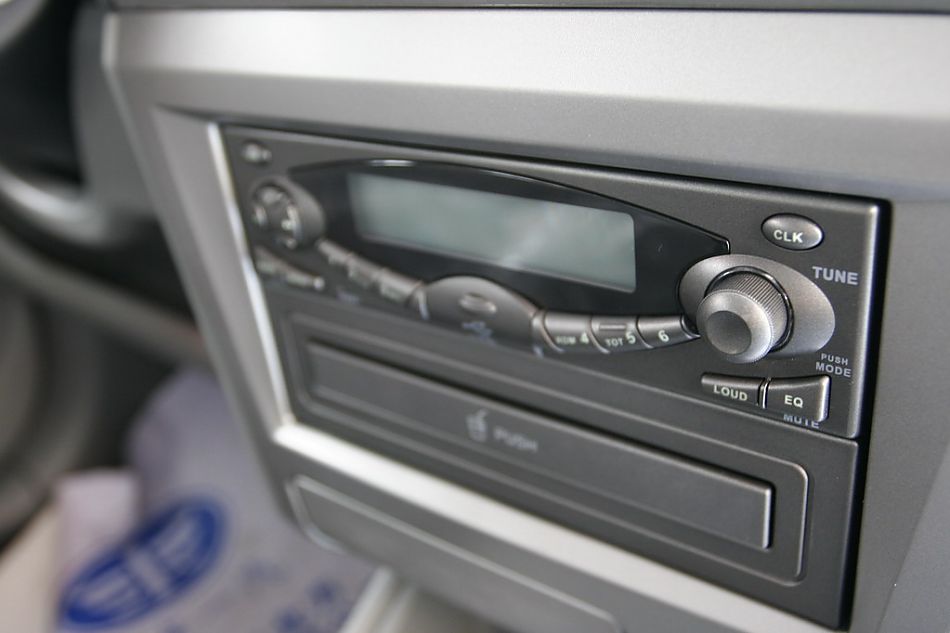 天津一汽两厢威志中控台