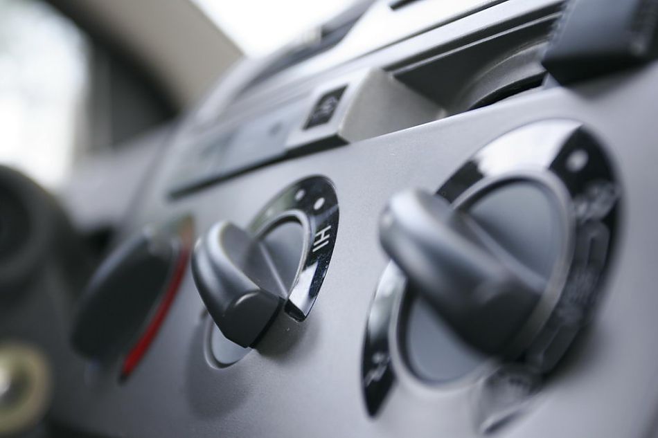 图为威志三厢内饰及细节