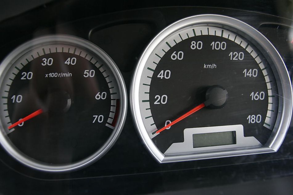 图为威志三厢内饰及细节