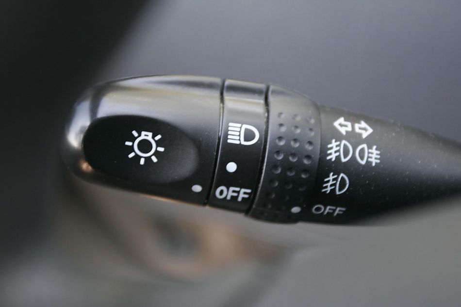 图为威志三厢内饰及细节