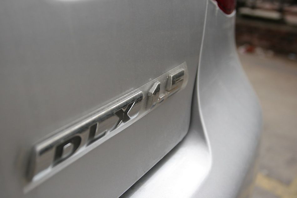 天津一汽威志三厢尾部细节