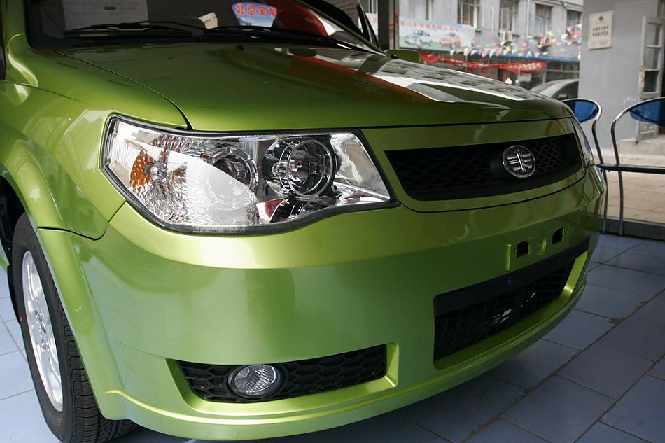 天津一汽两厢威志前脸